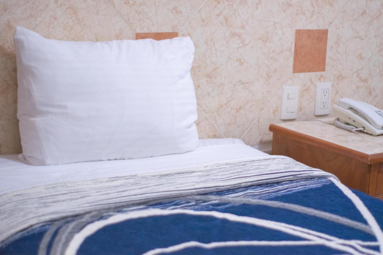 Hotel Niza Zona Piel León Kültér fotó
