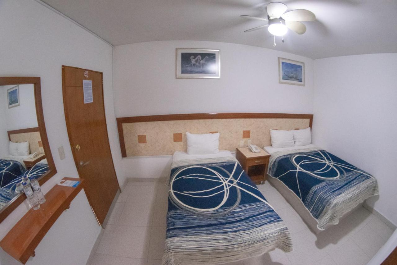 Hotel Niza Zona Piel León Kültér fotó