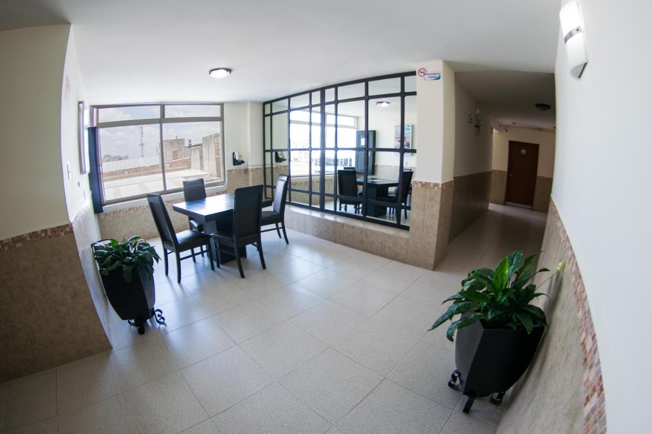Hotel Niza Zona Piel León Kültér fotó