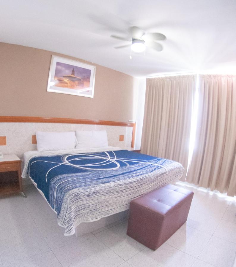Hotel Niza Zona Piel León Kültér fotó